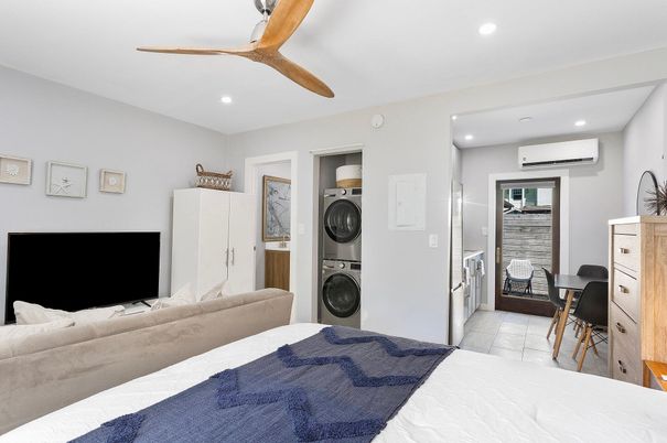 Bedroom, Interior, Recessed Lighting, Washer