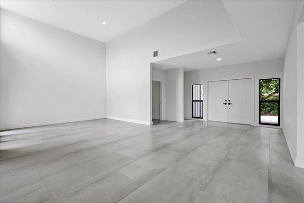 Empty room, Interior, Recessed Lighting