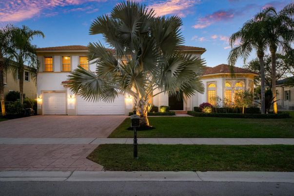 Attached, Exterior, Facade, Mediterranean