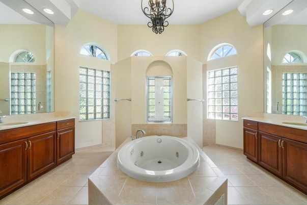 Bathroom, Interior, Recessed Lighting