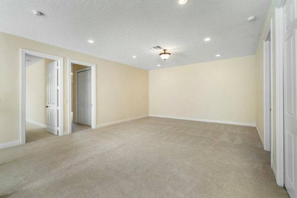 Empty room, Interior, Recessed Lighting