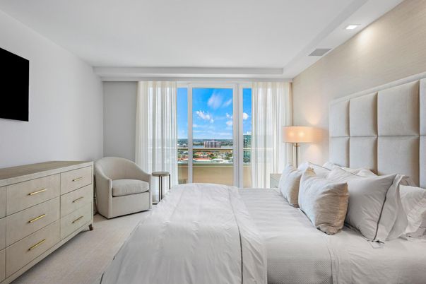 Bedroom, Interior, Recessed Lighting, Water