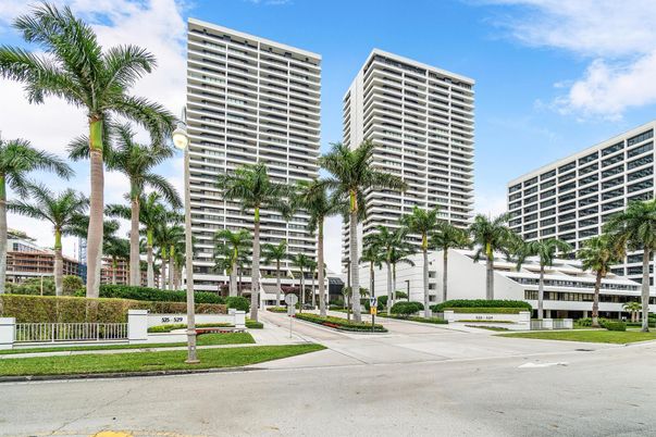 Exterior, Facade, Condo Building