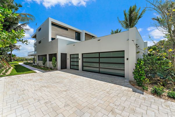 Attached, Exterior, Facade, Modern