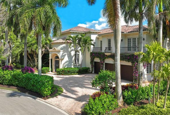 Attached, Exterior, Facade, Mediterranean