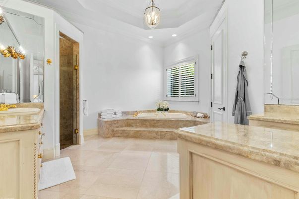 Bathroom, Dual Sink Vanities, Interior, Pendant Lights, Recessed Lighting