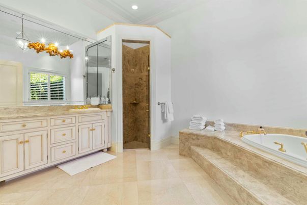 Bathroom, Glass Shower, Interior, Pendant Lights, Recessed Lighting
