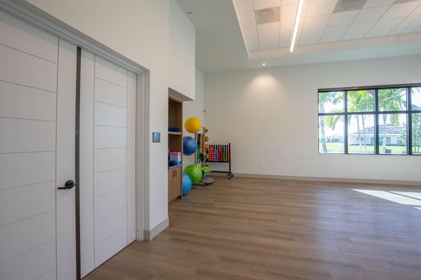 Fitness Equipment, Interior, Recessed Lighting, Wood Texture Flooring