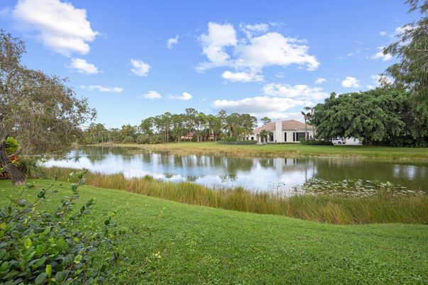 Exterior, Lake