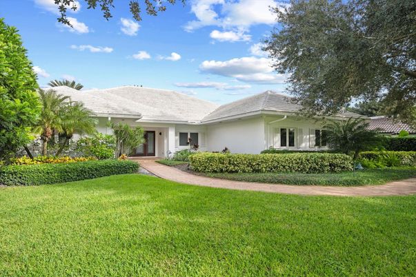 Backyard, Exterior, Facade, Ranch