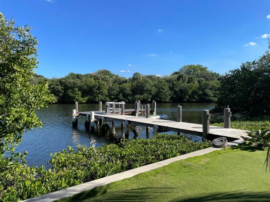 Exterior, Lake