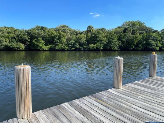 Exterior, Lake