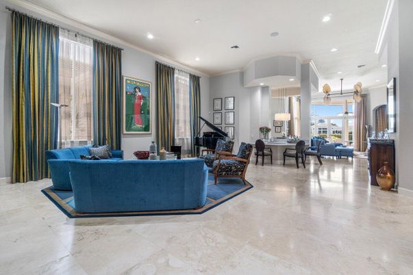 Interior, Living room, Pendant Lights, Piano, Recessed Lighting