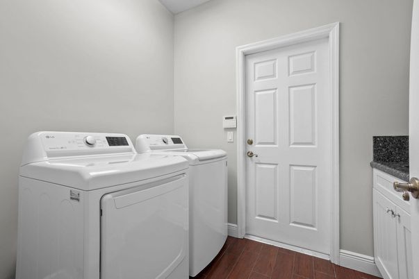 Interior, Washer, Wood Texture Flooring