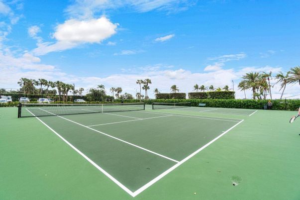 Exterior, Tennis Courts