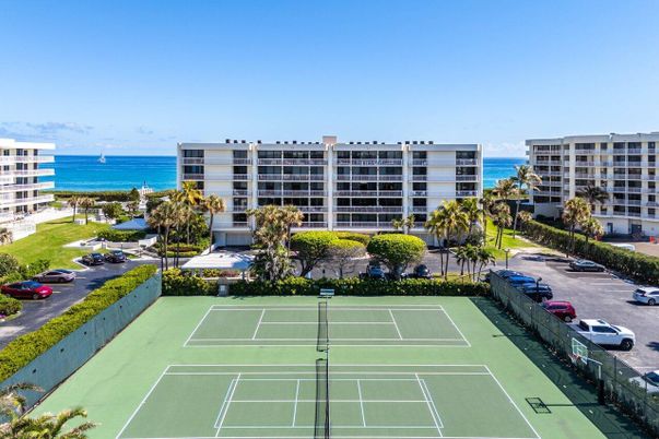 Exterior, Tennis Courts