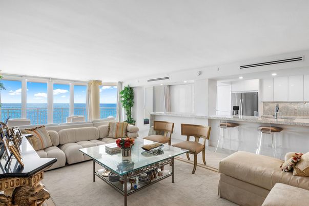 Interior, Kitchen, Living room, Recessed Lighting, Stainless Steel Appliances, Water