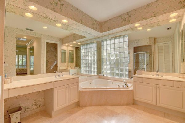 Bathroom, Dual Sink Vanities, Interior, Recessed Lighting