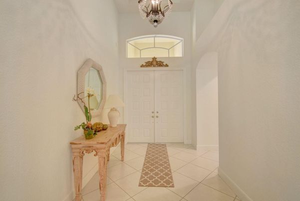 Chandelier, Interior