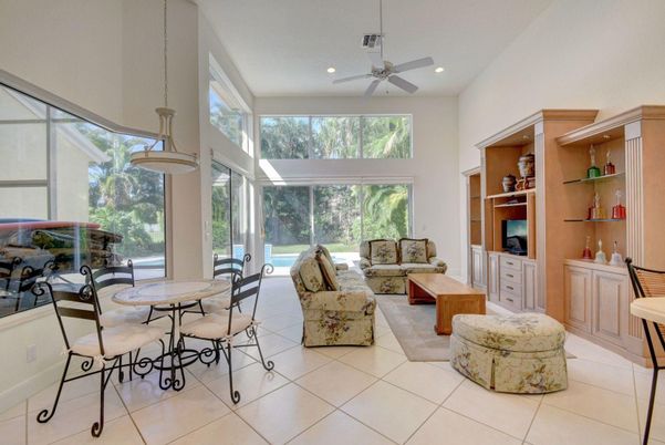 Dining room, Interior, Living room, Pendant Lights, Recessed Lighting