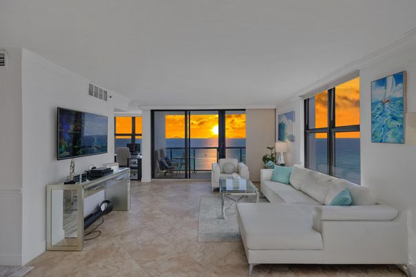 Interior, Living room, Water
