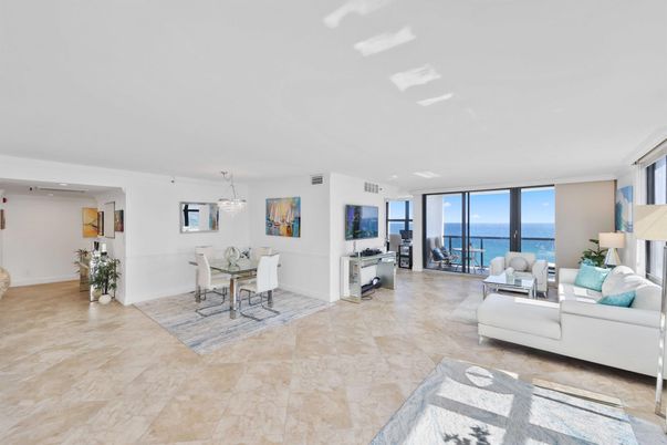 Chandelier, Dining room, Interior, Living room, Pendant Lights, Water