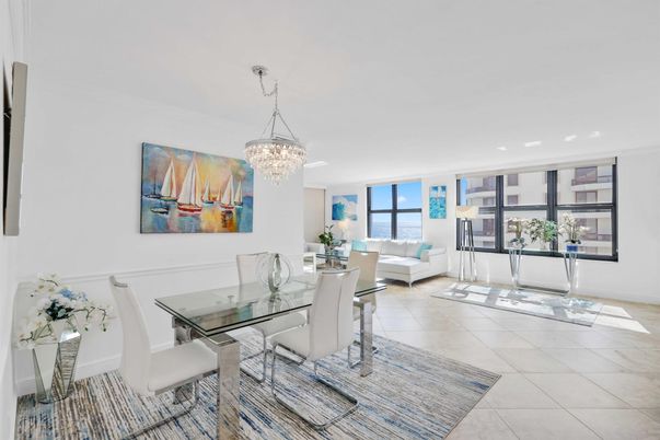 Chandelier, Dining room, Interior, Living room