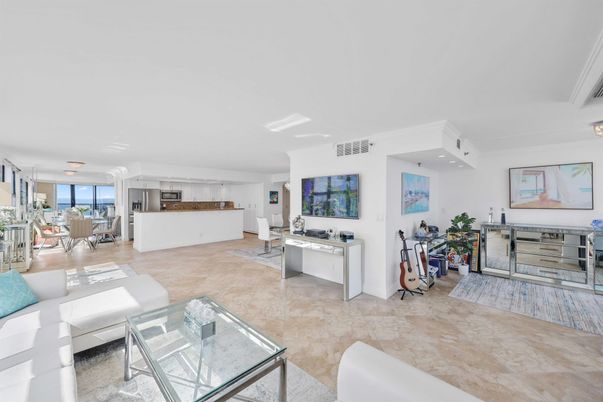 Dining room, Interior, Kitchen, Living room, Recessed Lighting
