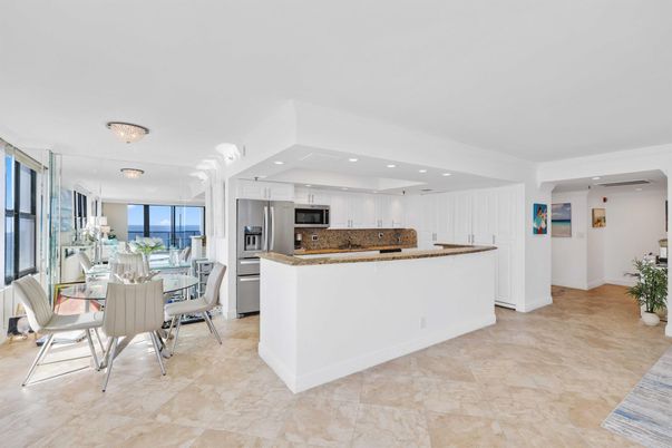 Dining room, Interior, Kitchen, Recessed Lighting, Stainless Steel Appliances