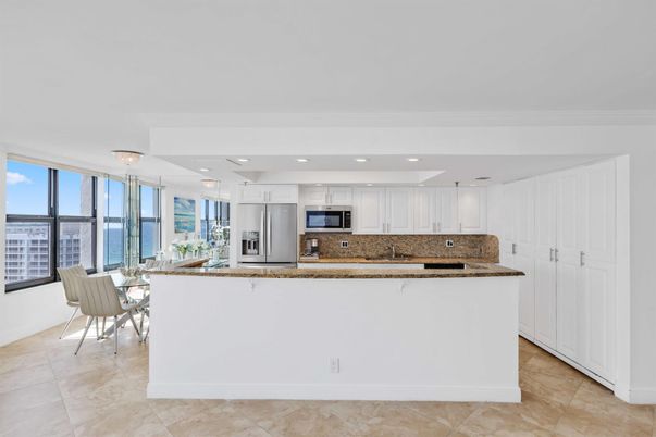 Dining room, Interior, Kitchen, Recessed Lighting, Stainless Steel Appliances