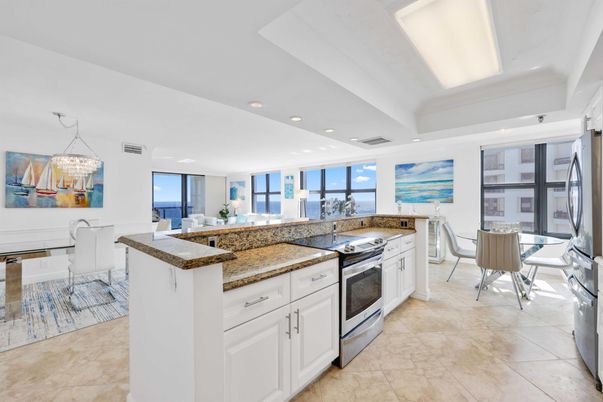 Chandelier, Dining room, Interior, Kitchen, Pendant Lights, Recessed Lighting, Stainless Steel Appliances, Water
