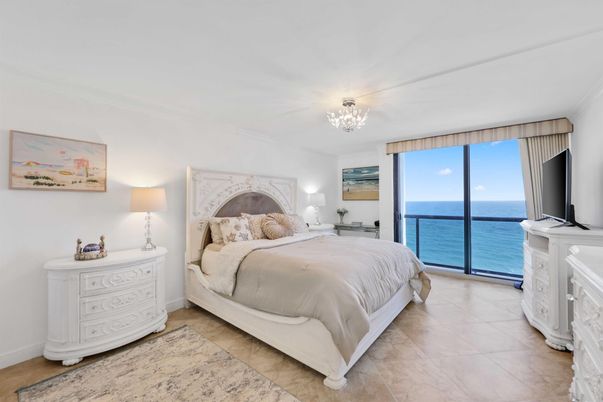 Bedroom, Interior, Water
