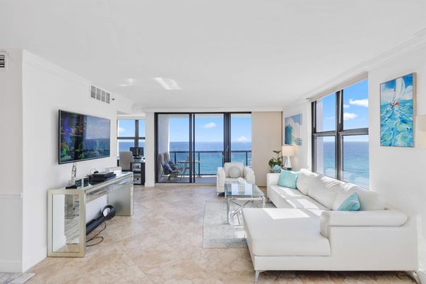Interior, Living room, Water
