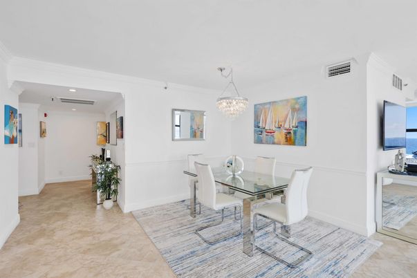 Chandelier, Dining room, Interior, Recessed Lighting, Water