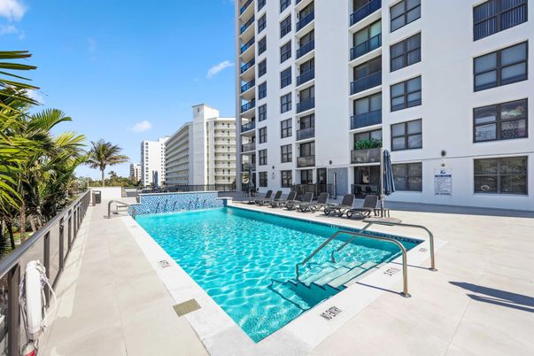 Exterior, Pool