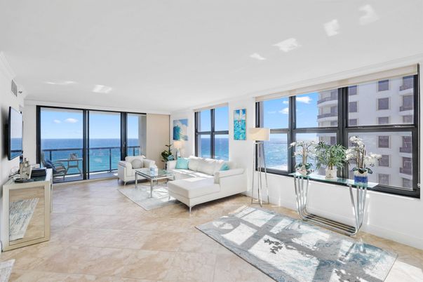 Interior, Living room, Water