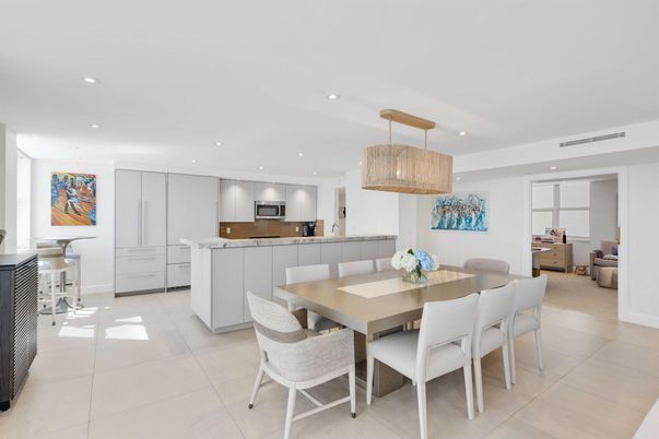 Dining room, Interior, Kitchen, Pendant Lights, Recessed Lighting, Stainless Steel Appliances