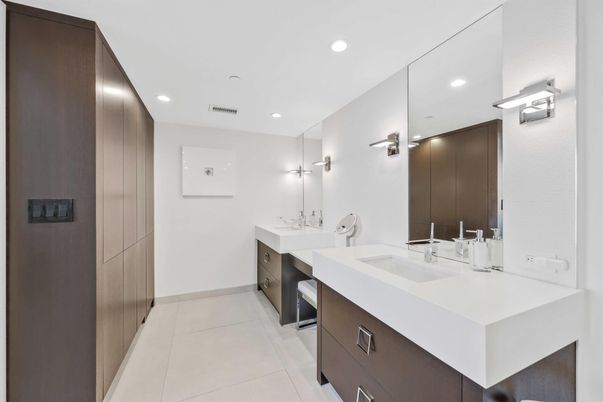 Bathroom, Dual Sink Vanities, Interior, Recessed Lighting