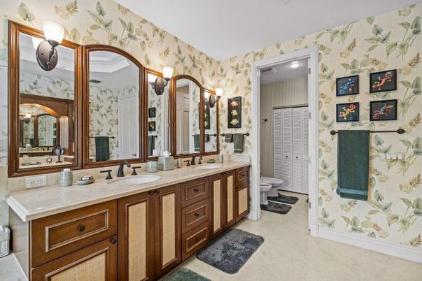 Bathroom, Dual Sink Vanities, Interior