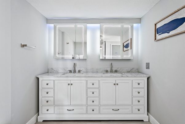 Bathroom, Dual Sink Vanities, Interior