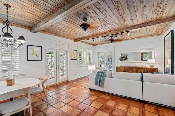 Dining room, Interior, Living room, Pendant Lights, Wooden Beams, Wooden Ceilings