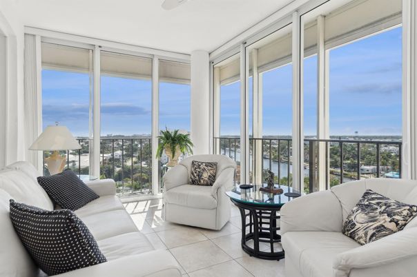 Interior, Living room, Sun Room, Water