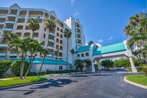 Exterior, Facade, Condo Building