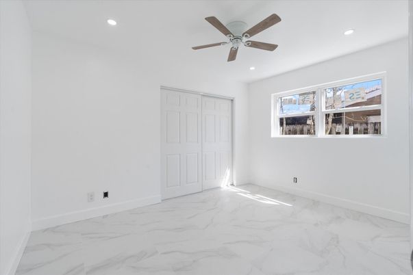 Empty room, Interior, Marble, Recessed Lighting