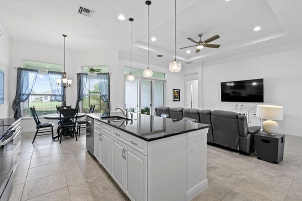 Chandelier, Dining room, Interior, Kitchen, Living room, Pendant Lights, Recessed Lighting