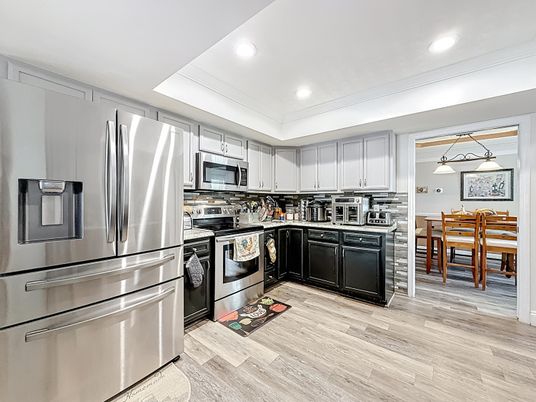 Dining room, Interior, Kitchen, Pendant Lights, Recessed Lighting, Stainless Steel Appliances, Wood Texture Flooring