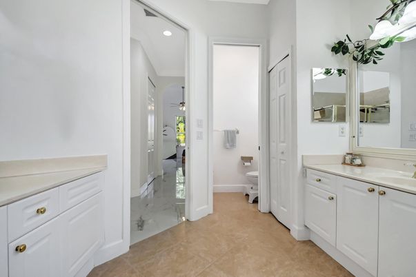 Bathroom, Interior, Recessed Lighting