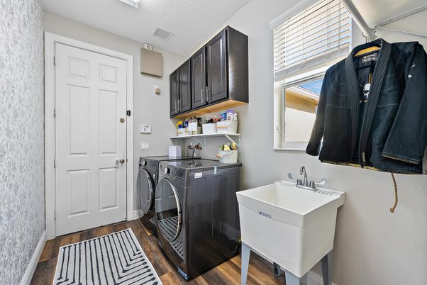 Interior, Washer, Wood Texture Flooring