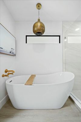 Bathroom, Free Standing Baths, Interior, Pendant Lights