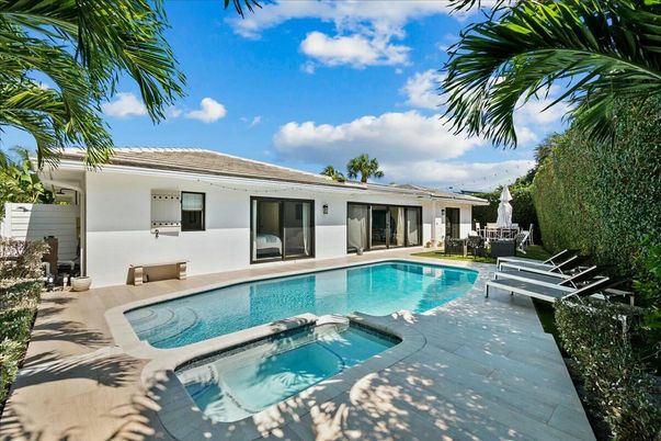 Exterior, Pool